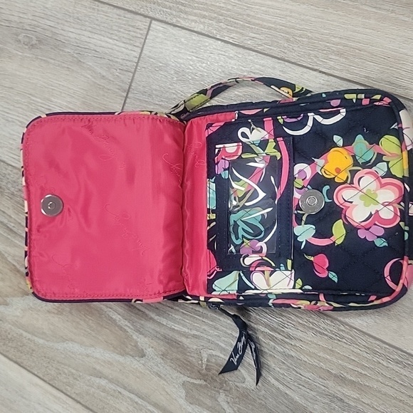 Vera Brqdley Crossbody Bag Navy Floral Print - Picture 3 of 6